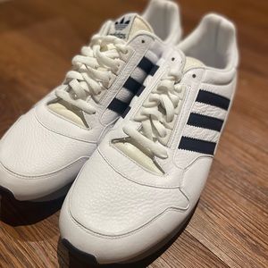 Adidas Classic